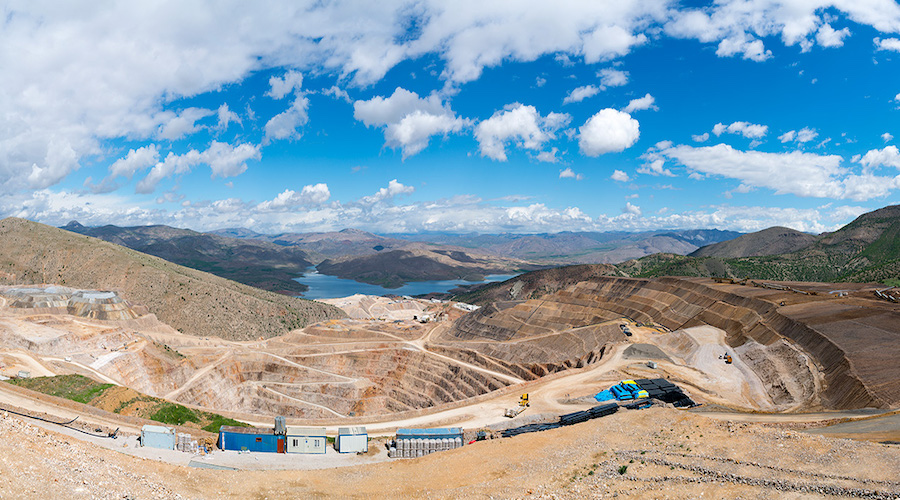 Nine workers still missing after landslide at SSR mine in Turkey